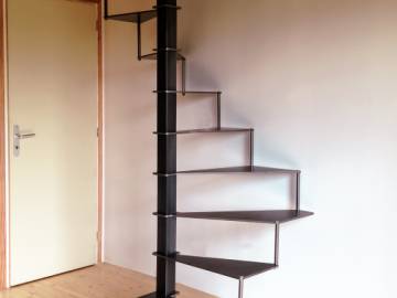 STEEL UP : Escalier colimaçon en acier, gain de place & originalité | SPIRA